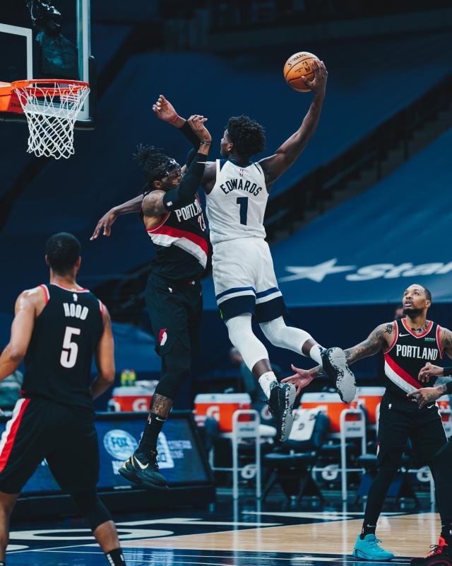 球速中国官网-爱德华兹渐入佳境离不开唐斯，两位状元内心已相连